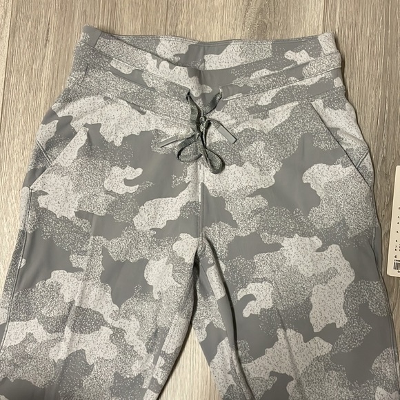Lululemon Ready to Rulu Jogger Crop - Picture 2 of 5